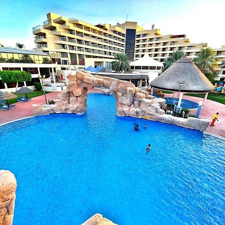 Danat Al Ain Resort Ngoại thất bức ảnh The swimming pool at the hotel