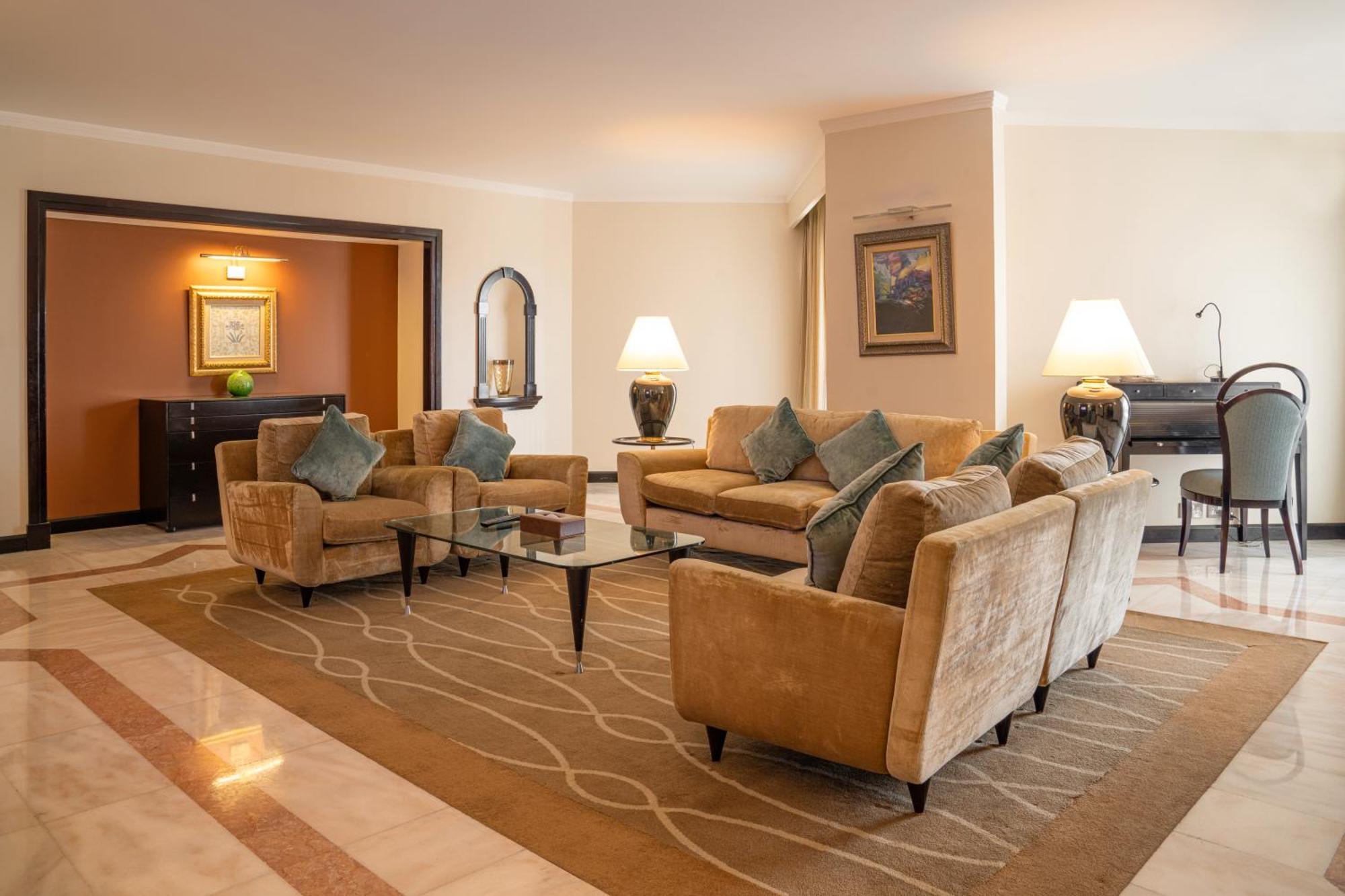 Danat Al Ain Resort Ngoại thất bức ảnh A living room in a suite at the Jumeirah Emirates Towers Hotel