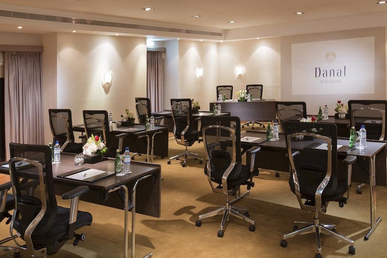 Danat Al Ain Resort Ngoại thất bức ảnh Meeting room at the hotel