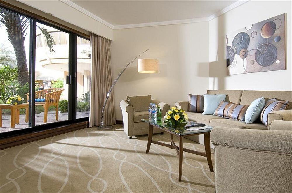 Danat Al Ain Resort Ngoại thất bức ảnh A living room at the Four Seasons Hotel, Cairo