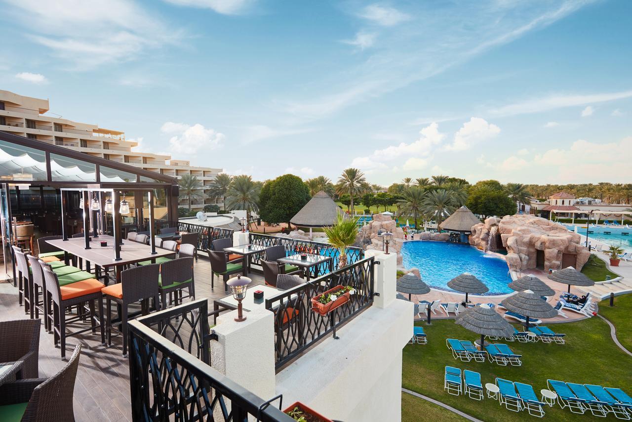 Danat Al Ain Resort Ngoại thất bức ảnh The swimming pool at the resort