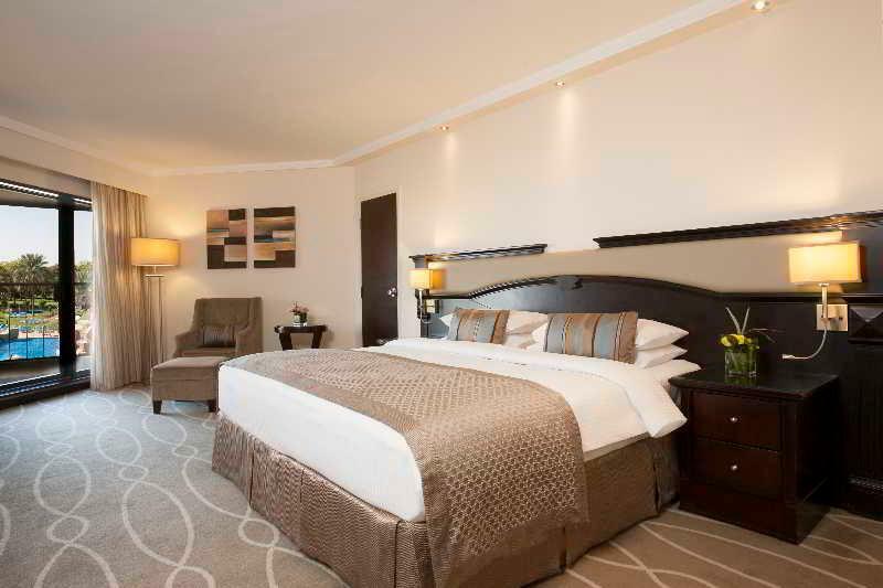Danat Al Ain Resort Ngoại thất bức ảnh A bedroom at the hotel